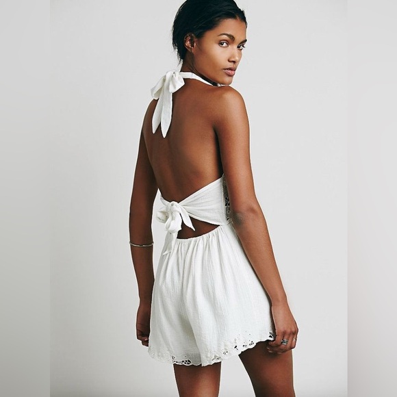 Free People Day Dream Romper, Crochet ivory tie back halter neck NWT - Size M - Picture 3 of 9